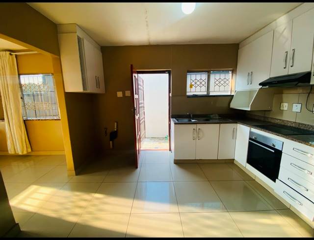 3 BEDROOM FLAT TO LET IN KENVILLE